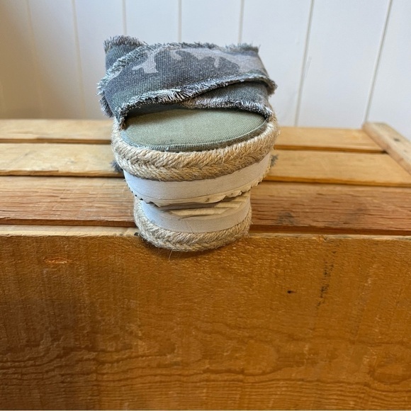 Etnies Camo Print Fabric And Jute Sandals - Picture 5 of 7